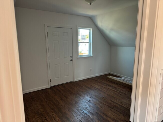 Building Photo - 144 Cottage St
