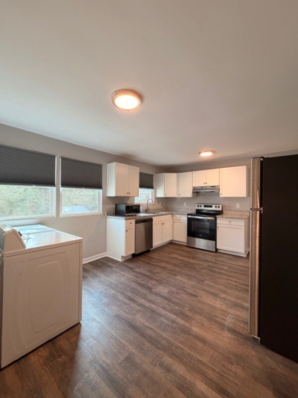 Building Photo - 5528 Cabot Ave