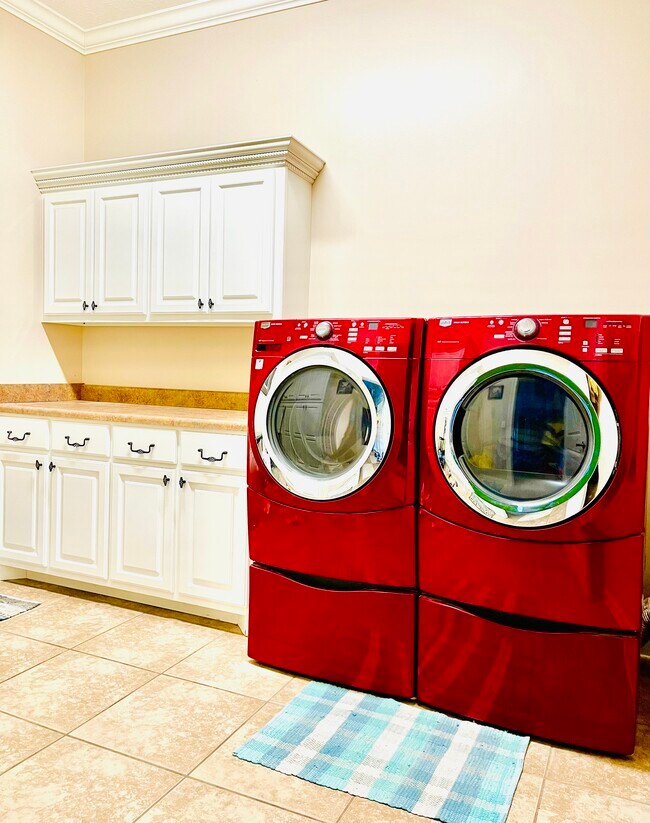 Laundry/Pantry - 112 McGraph Cv