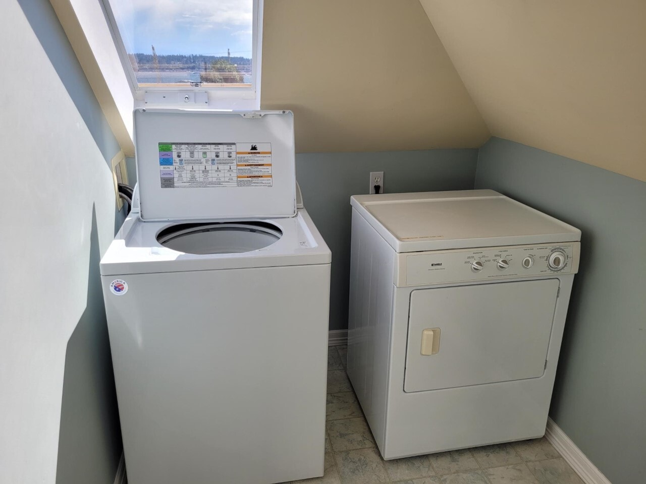 Building Photo - 1219 Burwell St