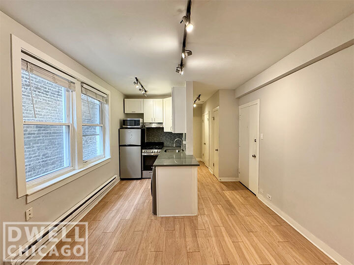Primary Photo - 515 W Belmont Ave