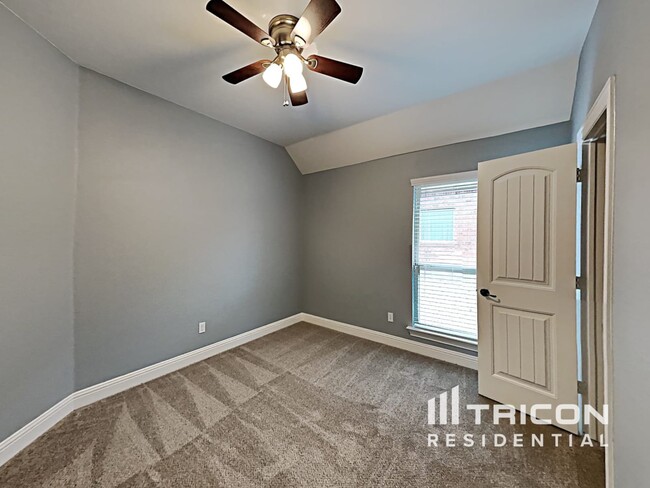 Building Photo - 2525 Sabine Cir