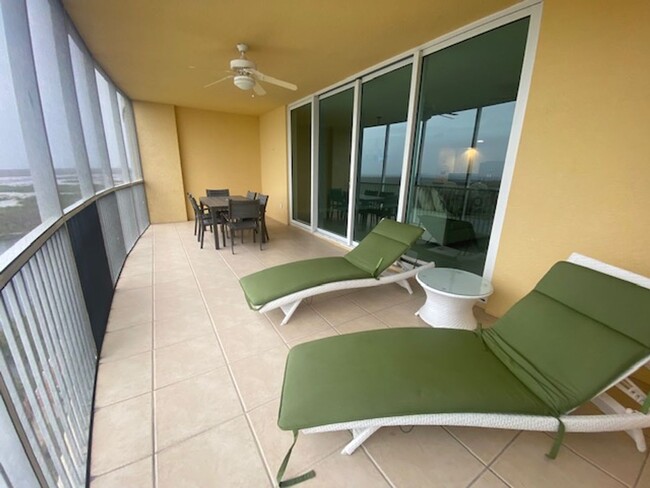 Building Photo - Beautiful 3 bedroom 2 bathroom 10th floor ...