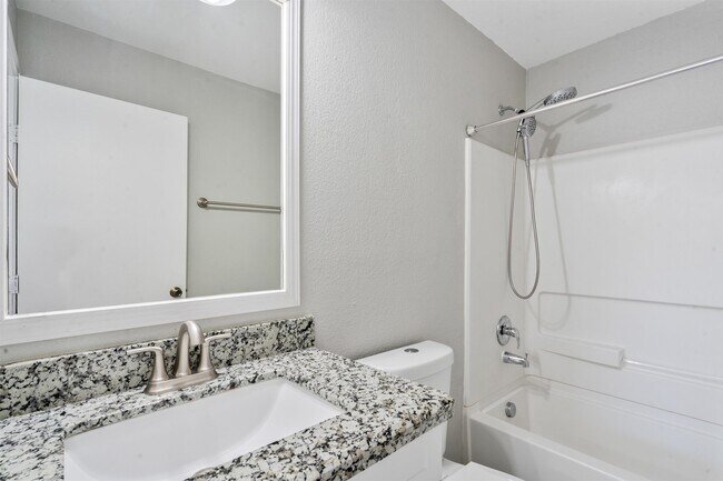 Building Photo - 1011 Tesoro Hills