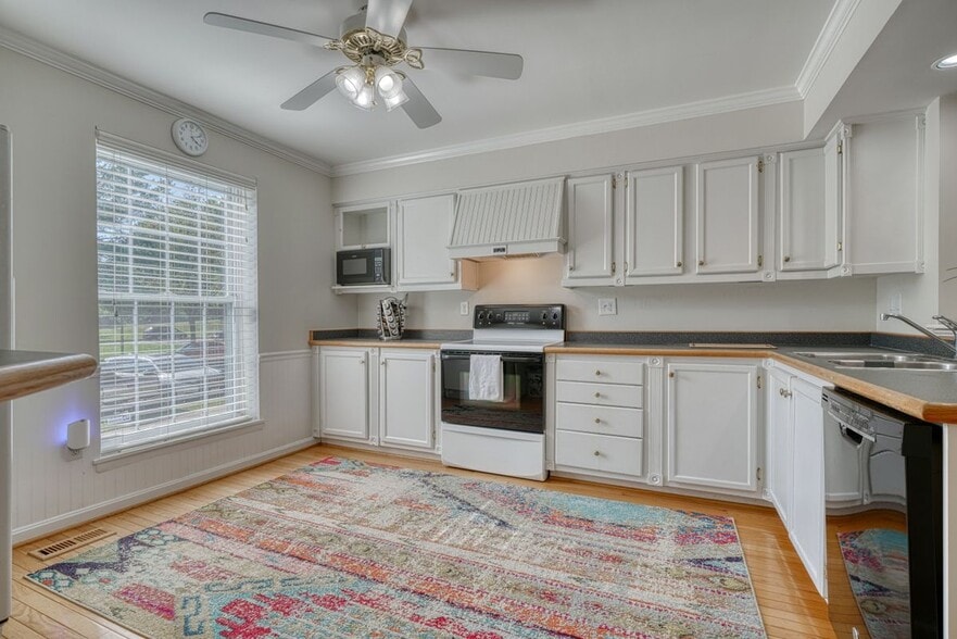 Building Photo - 18 Collis Ct