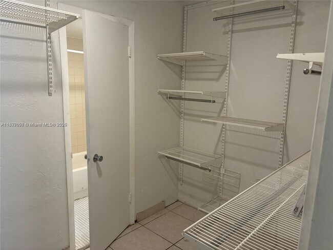 Building Photo - 9651 SW 77th Ave
