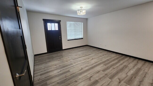 Building Photo - Modern 2 Bedroom, 2 Bathroom Residence wit...