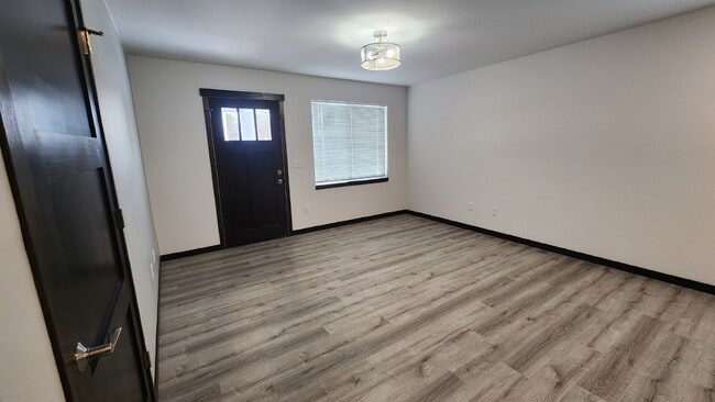 Building Photo - Modern 2 Bedroom, 2 Full Bathroom with Gar...