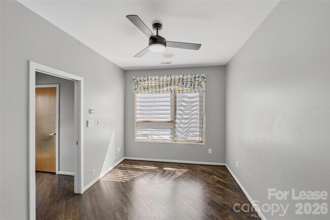 Building Photo - 919 Westbrook Dr