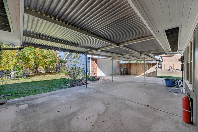 Building Photo - 9310 Cliffwood Dr