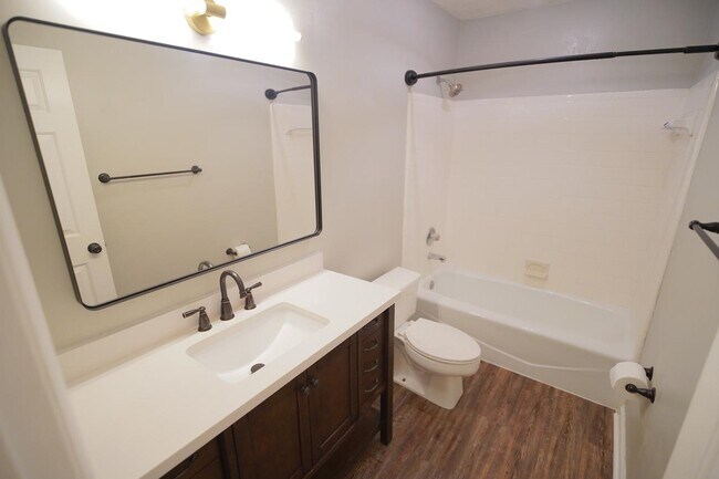 Building Photo - 3027 Oak Hammock Ln