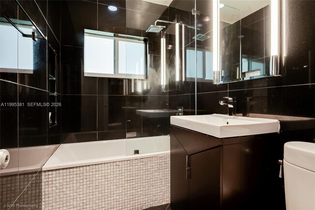 Building Photo - 6000 Leonardo St