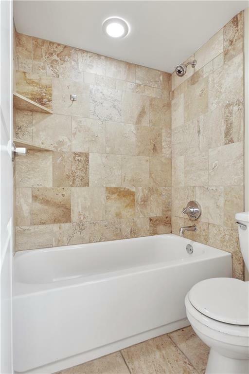 Building Photo - 700 E 8th St