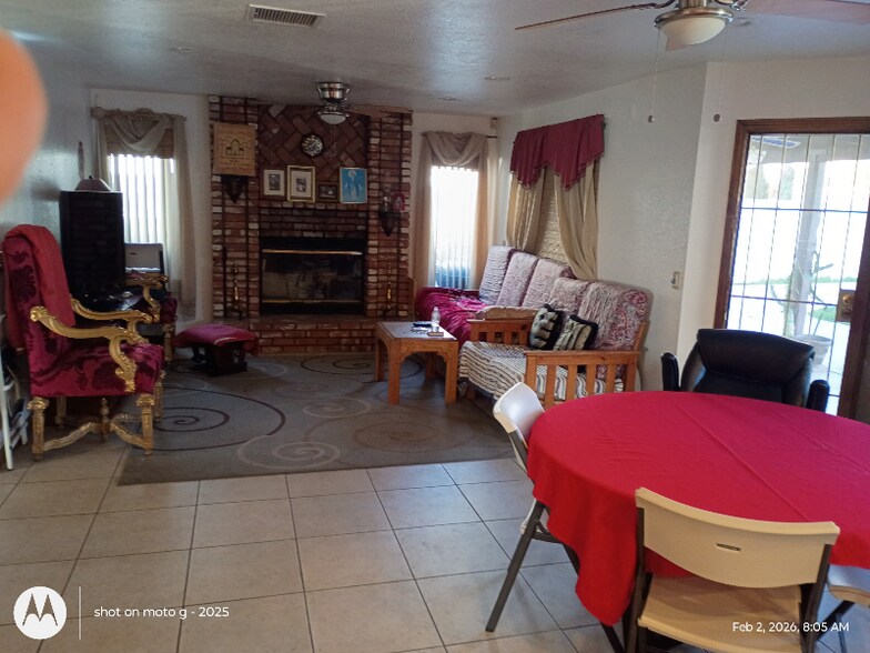 Building Photo - 17840 Lakeview Dr