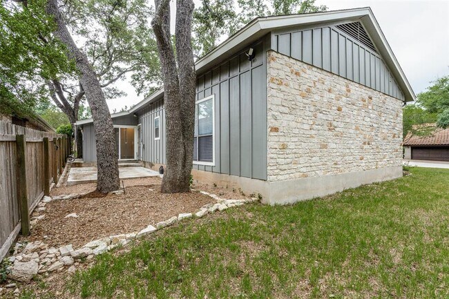 Building Photo - 9203 Knoll Crest Loop