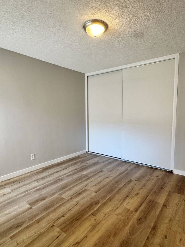 Building Photo - Bright Ground-Level 2-Bedroom with Great Storage