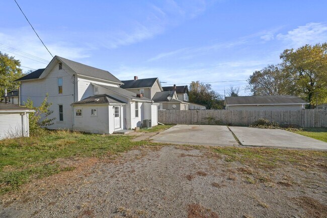 Building Photo - AVAILABLE IN DECEMBER