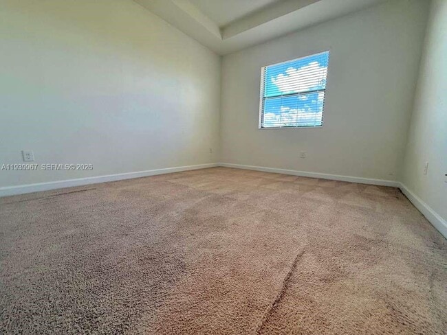 Building Photo - 320 SE 37th Ter