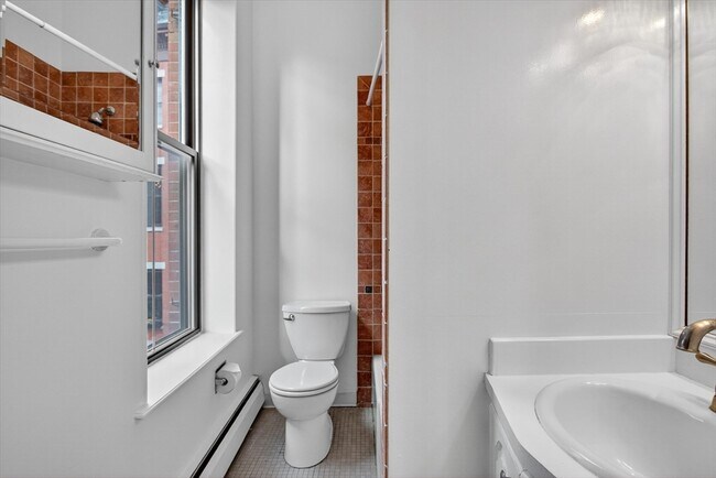 Building Photo - 20 Harvard St