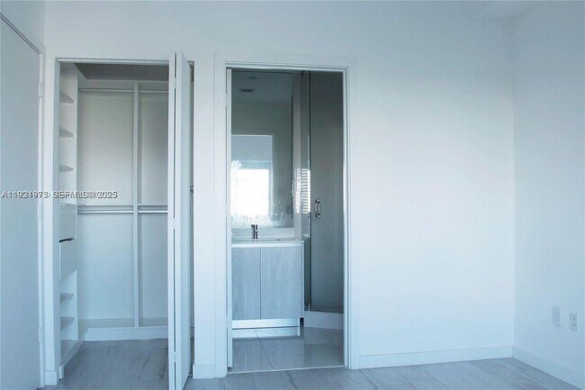 Building Photo - 480 NE 31st St