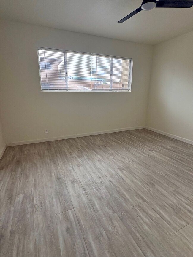 Building Photo - 1951 N Ventura Rd