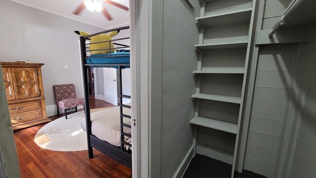 Building Photo - 1601 N Broadway St