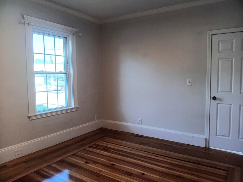 Building Photo - 607 Fellsway