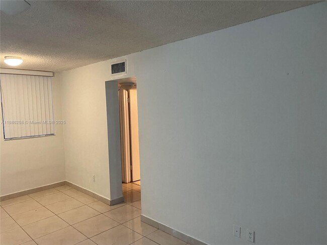 Building Photo - 1801 S Treasure Dr