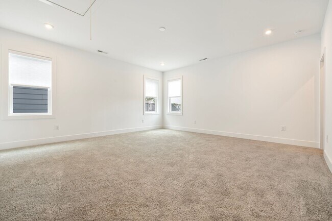 Building Photo - Modern 4 Bedroom and Fenced Yard in Chatham Park Pittsboro!