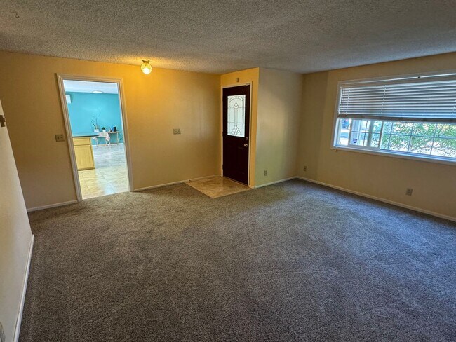 Building Photo - 3 Bedroom House off Harlow Rd.