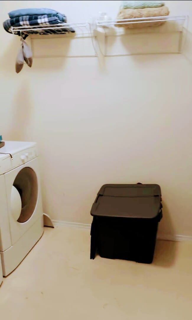 Building Photo - 5390 Skip Jack Dr