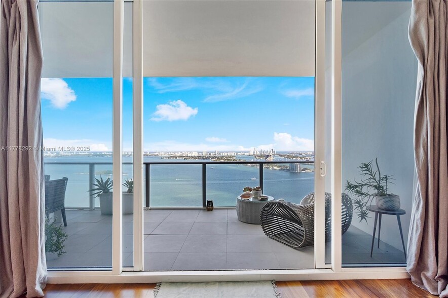 Building Photo - 2020 N Bayshore Dr