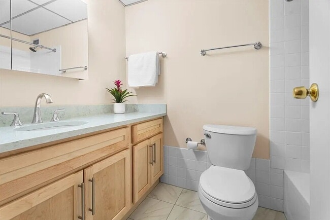 Building Photo - "Spacious 1-Bedroom Retreat with Gleaming Hardwood Floors in Chestnut Hill"