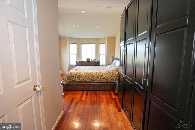 Building Photo - 201 White Pine Ct