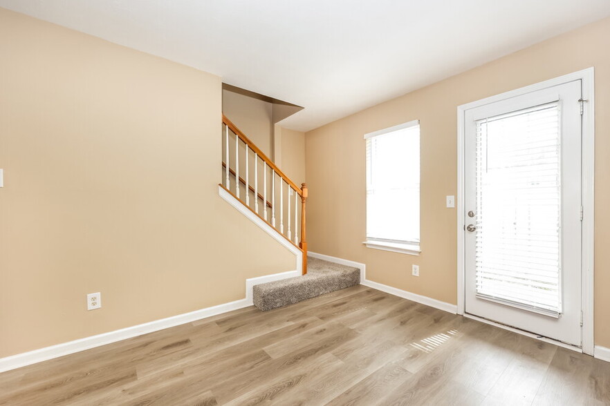 Building Photo - 8034 Logan Dr