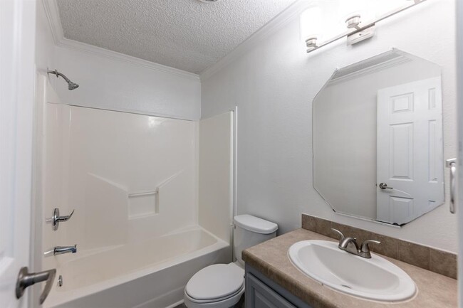 Building Photo - 110 Varsity Cir