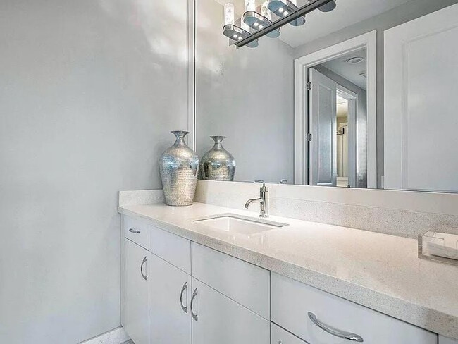 Building Photo - 17511 Cadena Dr