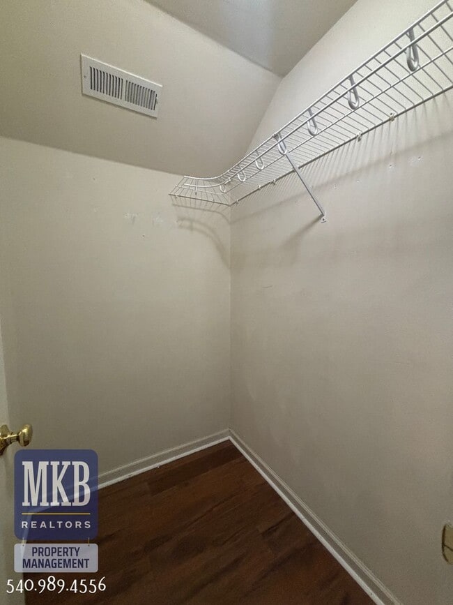 Building Photo - 6423 Westshire Ct