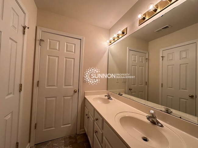 Building Photo - 4 Bed 2.5 Bath in Old Stone Crossing