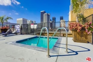 Building Photo - 312 W 5th St