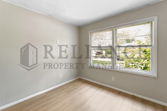 Building Photo - 1462 N Battin St