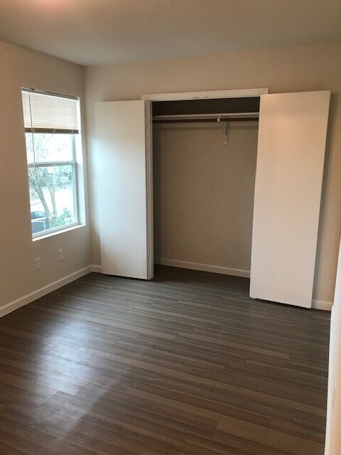 Building Photo - 1611 N Navidad St
