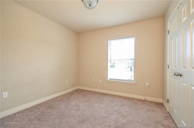 Building Photo - Savannah Place 3 Bed 2 Bath
