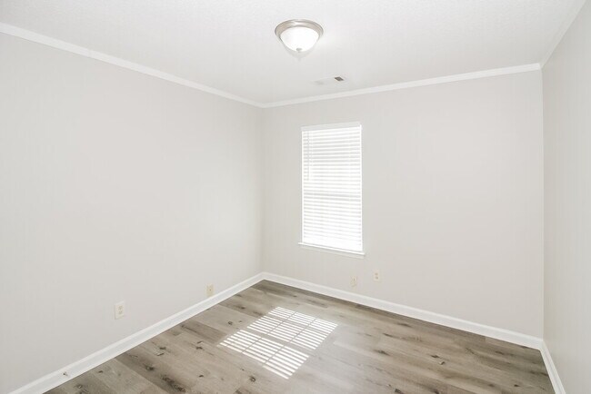 Building Photo - 8085 Conridge Dr