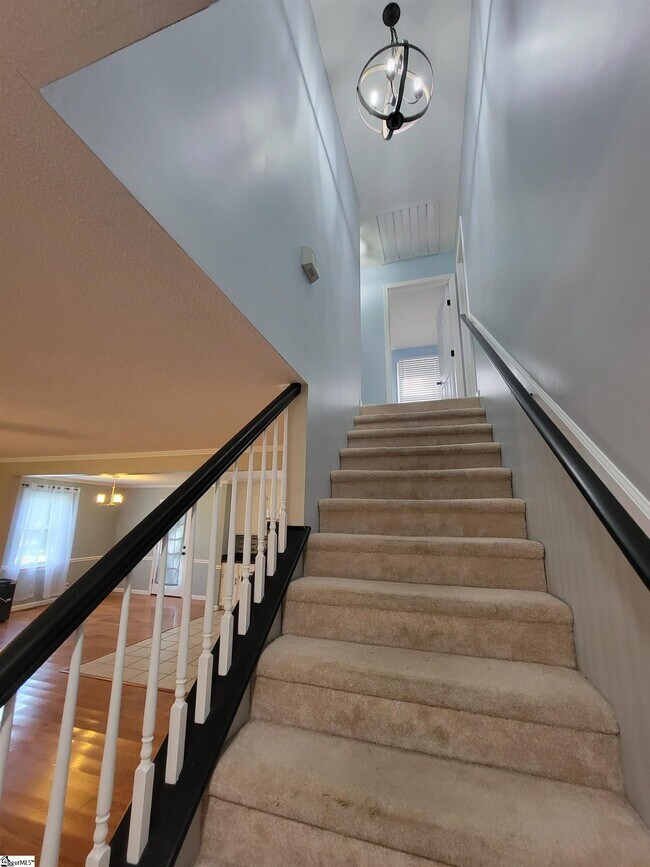 Building Photo - 503 Hillandale Rd