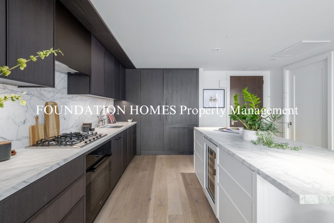 Building Photo - Luxury 2BD/2BA Condo at Union House!  Panoramic Views!  Doorman!  A/C!  FOUNDATION HOMES