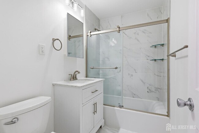 Building Photo - 125 College Dr