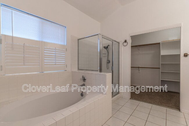 Building Photo - 16615 Raven Glenn