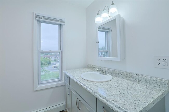 Building Photo - 156 Urban Ave