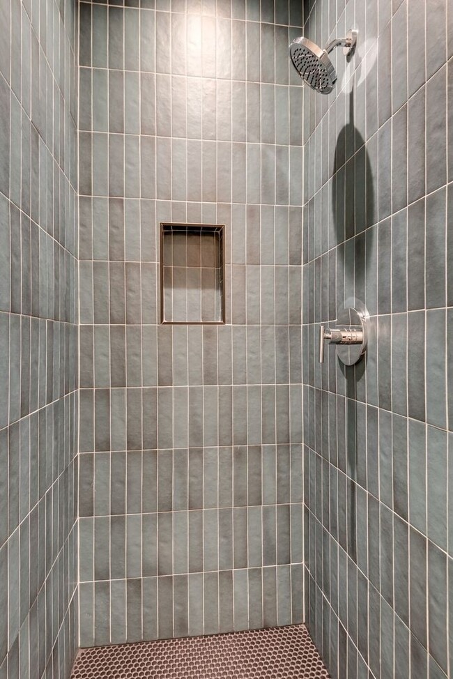 Building Photo - Welcome to Your Stylish Haven in Vibrant East Nashville!